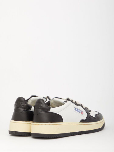 AUTRY Medalist black and white sneakers AULM