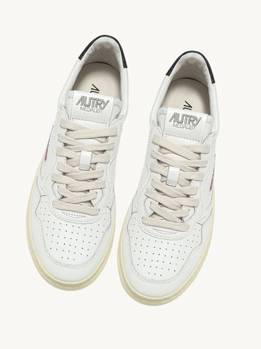 AUTRY Medalist white and black sneakers AULM