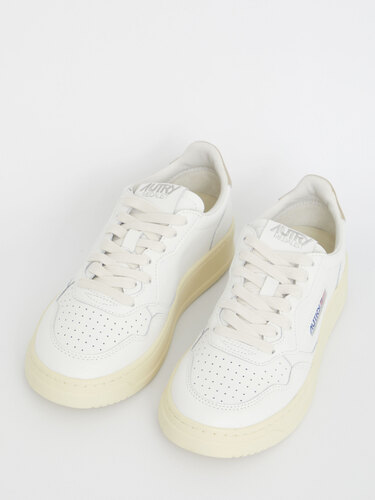 AUTRY Medalist white and gold sneakers AULW