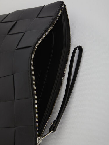BOTTEGA VENETA Black leather pouch 649616