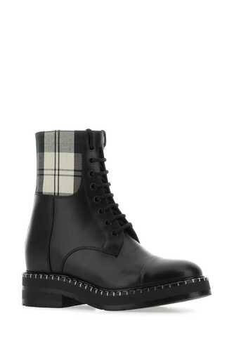 끌로에 Black leather ankle boots / CHC23S792CH 001