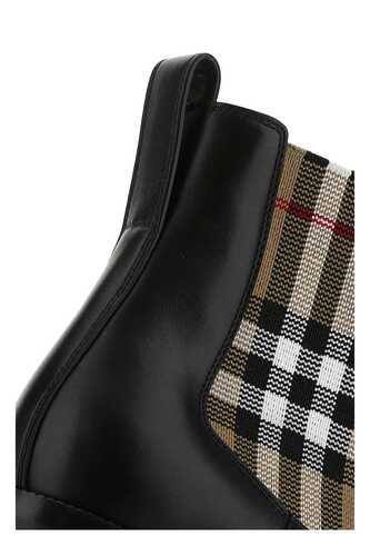 버버리 Black leather ankle boots  / 8042363 A1189